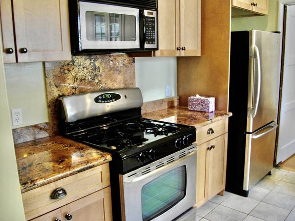 3BR/2BA Apartment · Berkeley photo 3