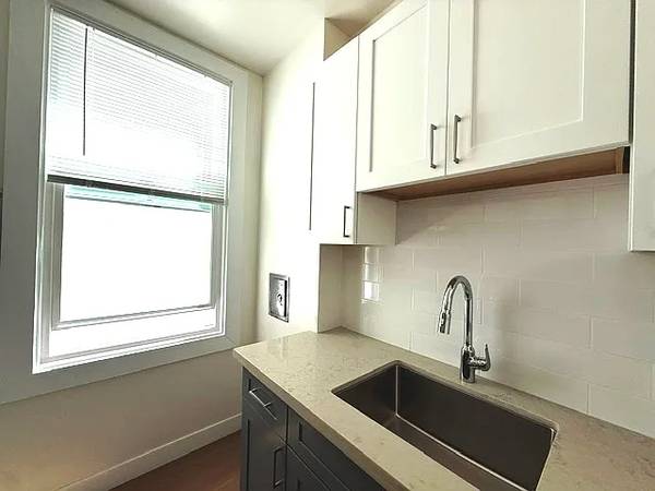 1BR/1BA Apartment on Commercial St · San Francisco photo 3