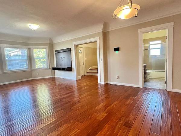2BR/1BA Apartment on 39th St · Oakland photo 4
