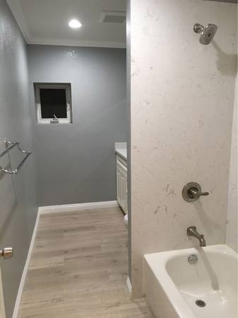 2BR/2BA Apartment · Oakland photo 5