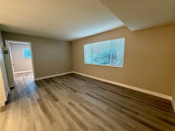 Country Sharon Apartments photo 3