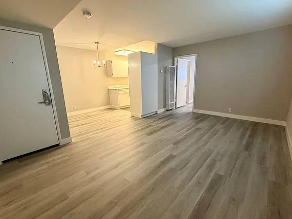 Country Sharon Apartments photo 4