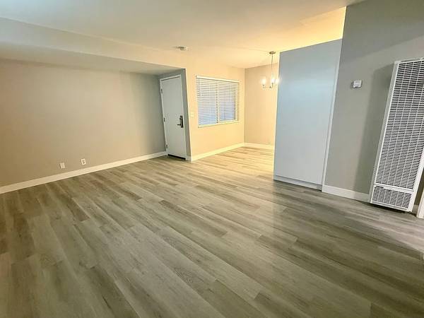 Country Sharon Apartments photo 5