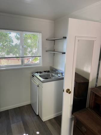 0BR/1BA Apartment · Berkeley photo 2