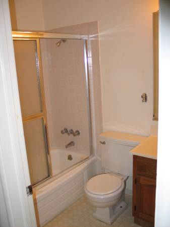 1BR/1BA Apartment · Oakland photo 5