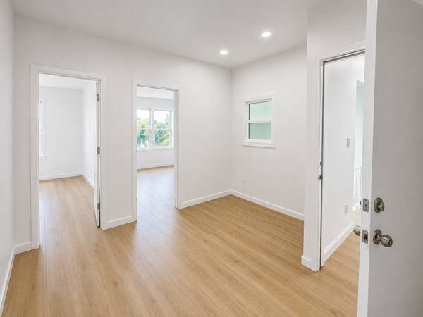 3BR/1BA Apartment on Mlk Jr Way · Oakland photo 3