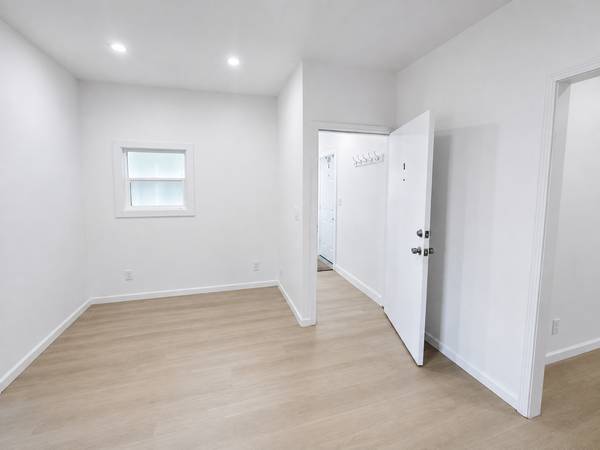 3BR/1BA Apartment on Mlk Jr Way · Oakland photo 4