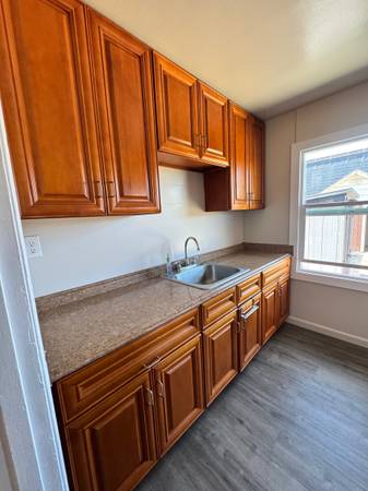 2BR/1BA Apartment · Berkeley photo 5