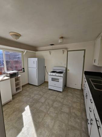 2BR/1BA Apartment · San Mateo photo 5