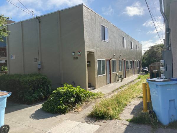 1BR/1BA Apartment · Berkeley photo 2