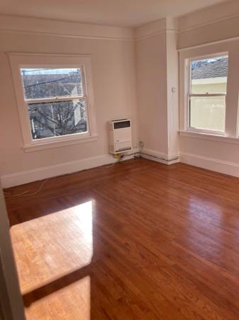 2BR/1BA Apartment · Oakland photo 3