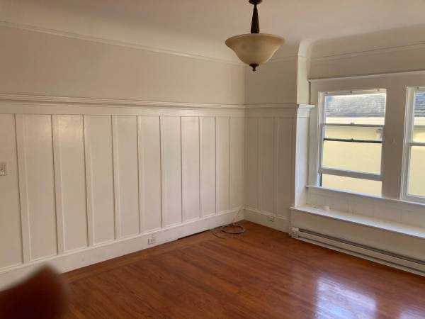2BR/1BA Apartment · Oakland photo 4