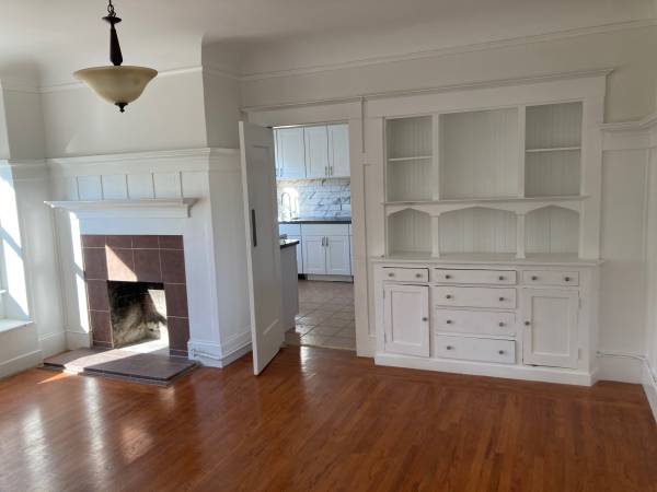 2BR/1BA Apartment · Oakland photo 2
