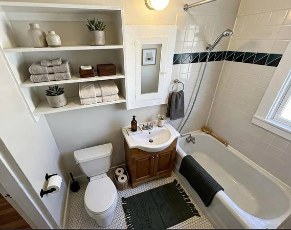 Others on Bonar St Unit 2451 · Berkeley photo 4