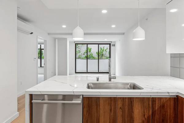 1335 Larkin St photo 5