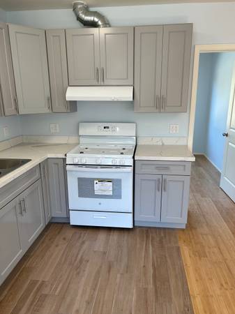 3BR/1BA Apartment · Berkeley photo 2