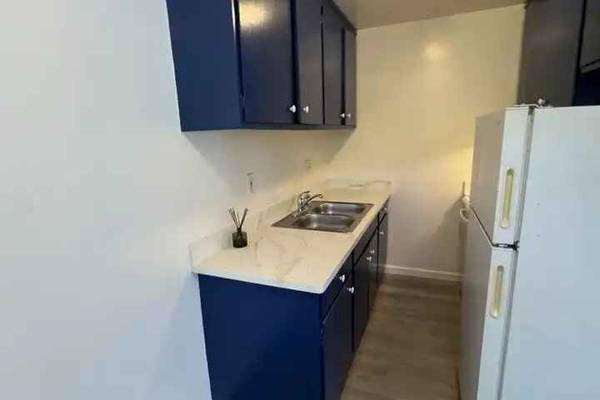 Apartments on 9th Ave Unit 8 · Redwood City photo 2