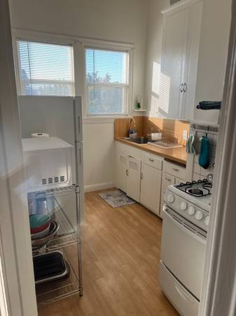 1BR/1BA Apartment on B Street · Hayward photo 2