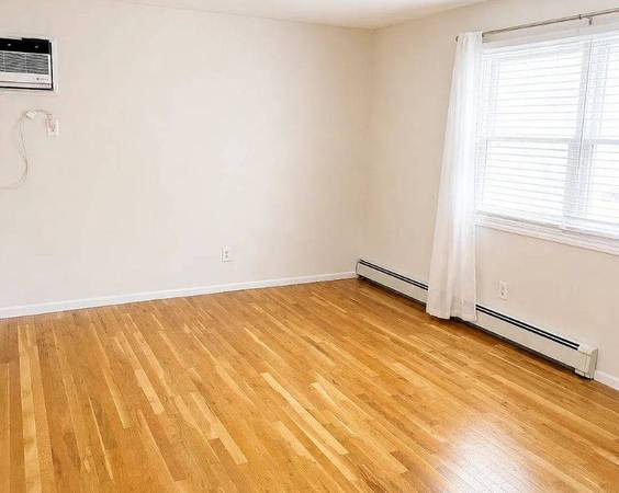 A Newly Renovated Lower Apartment In A 6 Plex.
