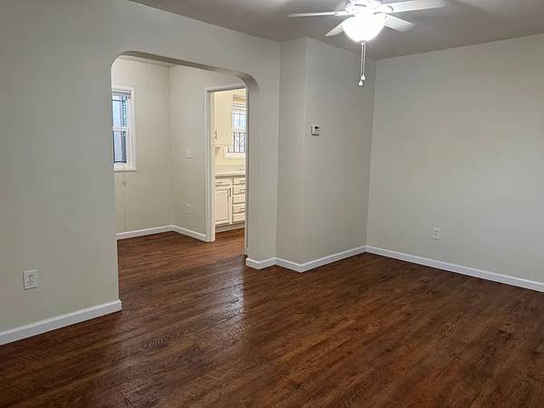 2 Bed 1 Bath House in Oakland photo 3