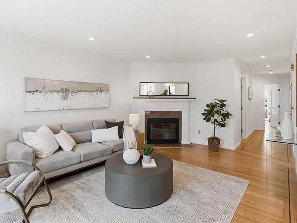 Great Price! In-unit W/d! Remodeled! Parking Available! Roof Deck! Dishwasher! photo 2