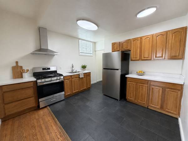 4BR/1BA Apartment · San Francisco photo 2
