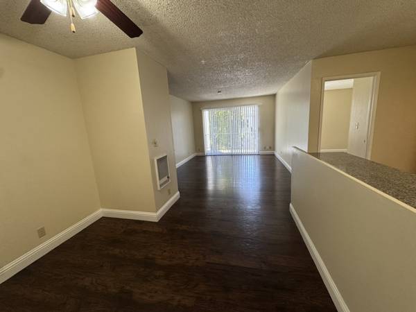 1BR/1BA Apartment · Oakland photo 3