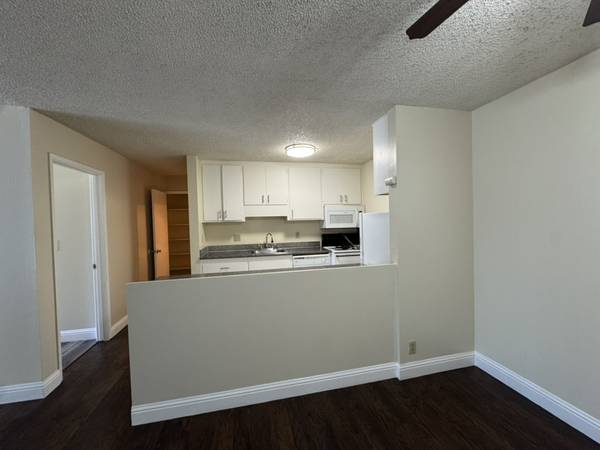 1BR/1BA Apartment · Oakland photo 5