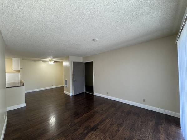 1BR/1BA Apartment · Oakland photo 2