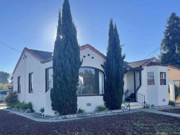4BR/2BA Single Family House · Santa Cruz photo 2