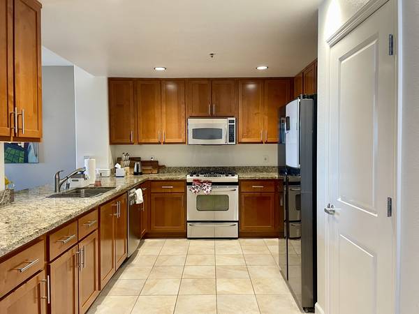 2BR/1BA Condo · Oakland photo 3