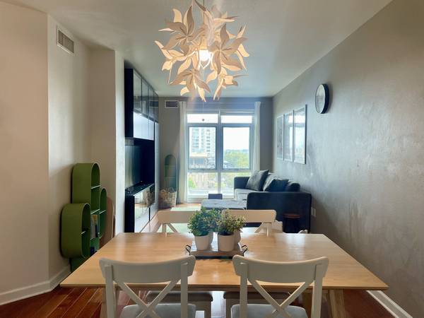 2BR/1BA Condo · Oakland photo 2