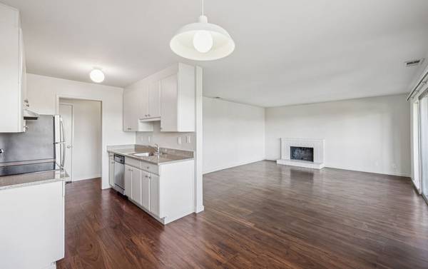2BR/1BA Apartment · Larkspur photo 2