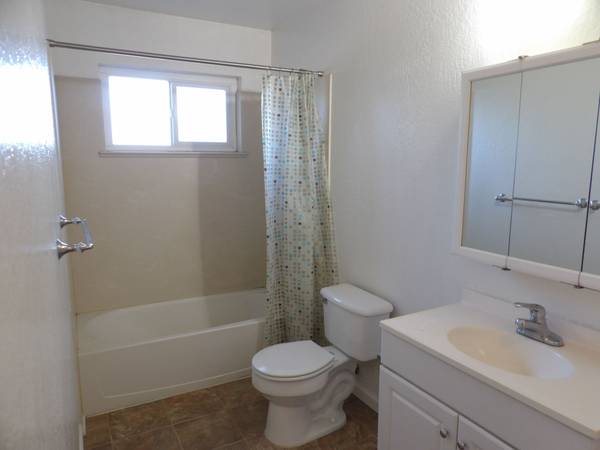 2BR/1BA Apartment · Boyes Hot Springs photo 5