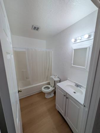 2BR/1BA Duplex · Watsonville photo 3