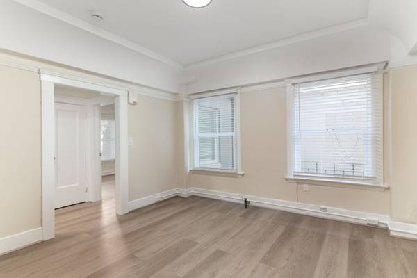 324 LARKIN Apartments photo 2