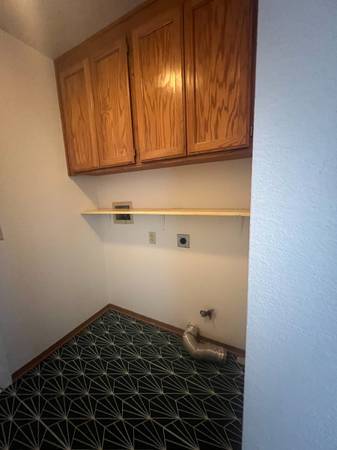 3BR/2BA Single Family House on Sarah Ct · Windsor photo 5