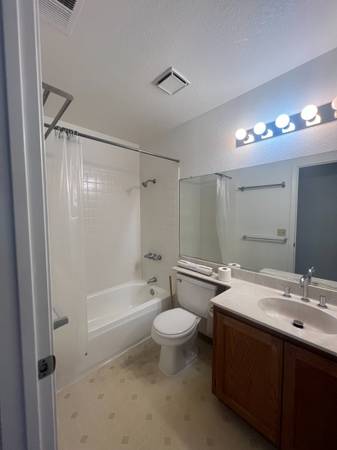 3BR/2BA Single Family House on Sarah Ct · Windsor photo 4