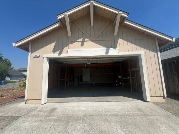 3BR/2BA Single Family House on Sarah Ct · Windsor photo 2