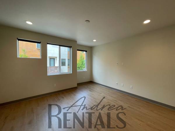 2BR/3BA Condo on Prescott St · Oakland photo 3