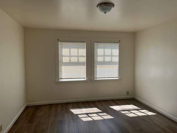 2BR/1BA Apartment · Vallejo photo 4