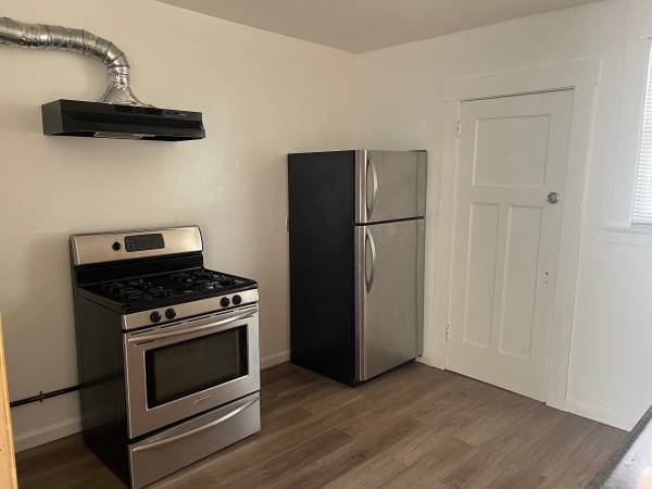 2BR/1BA Apartment · Vallejo photo 2