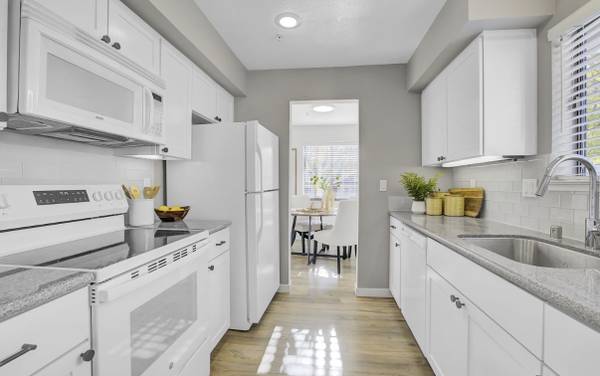 1BR/1BA Apartment · Palo Alto photo 5