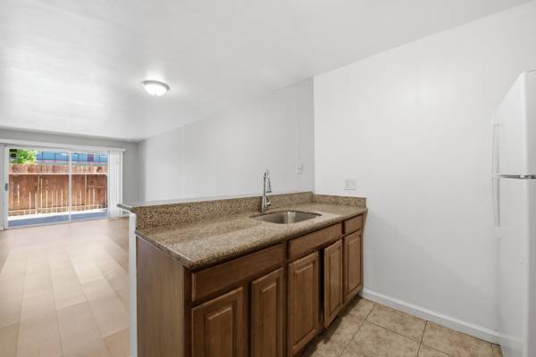 Apartments on Industrial Pkwy · Hayward photo 5