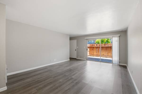 Apartments on Industrial Pkwy · Hayward photo 4