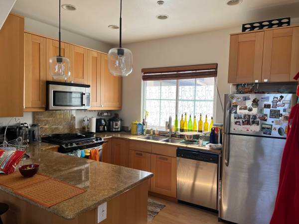 3BR/2BA Condo · Berkeley photo 2