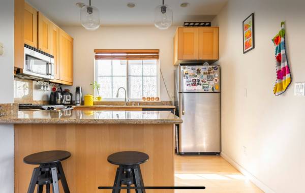 3BR/2BA Condo · Berkeley photo 3