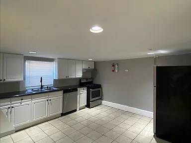 2028 Linden St photo 3