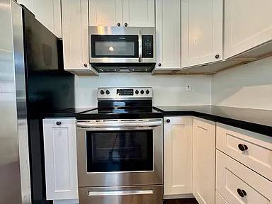 2BR/1BA In Law Adu on 108th Ave · Oakland photo 3