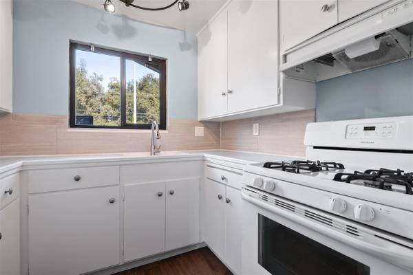 Others on Latham Street · Mountain View
